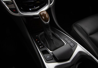 Подержанный автомобиль Cadillac SRX 2013 года (16 фото)