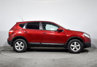 Подержанный автомобиль Nissan Qashqai 2010 года (4 фото)
