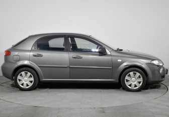 Подержанный автомобиль Chevrolet Lacetti Hatchback 2010 года (4 фото)