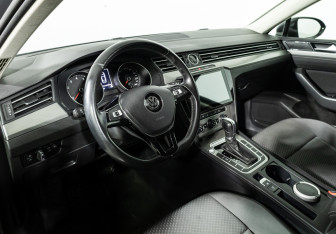 Подержанный автомобиль Volkswagen Passat Sedan 2017 года (11 фото)