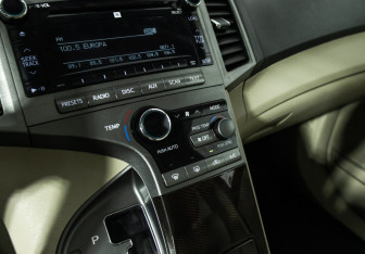 Подержанный автомобиль Toyota Venza 2011 года (16 фото)