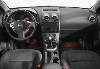 Подержанный автомобиль Nissan Qashqai 2012 года (13 фото)