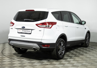 Подержанный автомобиль Ford Kuga 2016 года (5 фото)