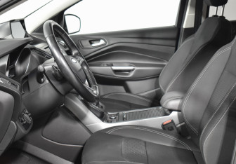 Подержанный автомобиль Ford Kuga 2017 года (10 фото)