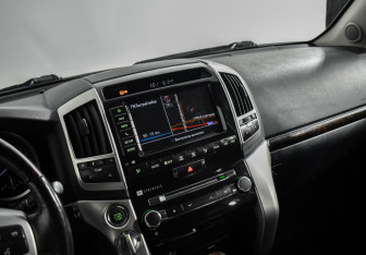 Подержанный автомобиль Toyota Land Cruiser Suv 2013 года (19 фото)