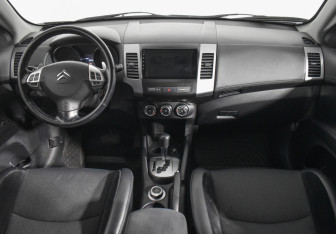 Подержанный автомобиль Citroen C-Crosser 2010 года (13 фото)
