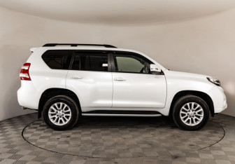 Подержанный автомобиль Toyota Land Cruiser Prado 2016 года (4 фото)
