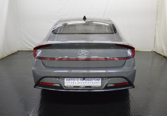 Подержанный автомобиль Hyundai Sonata 2023 года (6 фото)