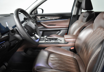 Подержанный автомобиль Exeed VX 2022 года (10 фото)