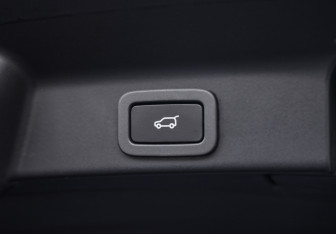 Подержанный автомобиль Jaguar F-Pace 2018 года (32 фото)