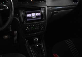 Подержанный автомобиль Skoda Yeti 2017 года (14 фото)