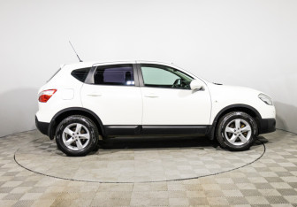 Подержанный автомобиль Nissan Qashqai 2013 года (4 фото)
