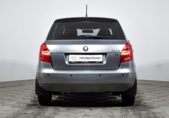 Подержанный автомобиль Skoda Fabia Hatchback 2012 года (6 фото)