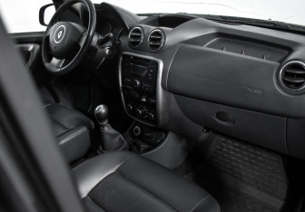 Подержанный автомобиль Renault Duster 2013 года (13 фото)