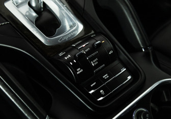 Подержанный автомобиль Porsche Cayenne 2015 года (21 фото)