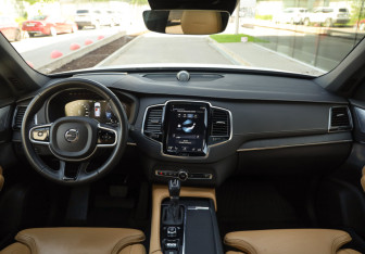 Подержанный автомобиль Volvo XC90 2020 года (13 фото)