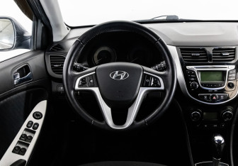 Подержанный автомобиль Hyundai Solaris Hatchback 2012 года (12 фото)