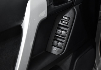 Подержанный автомобиль Toyota Land Cruiser Prado 2019 года (10 фото)
