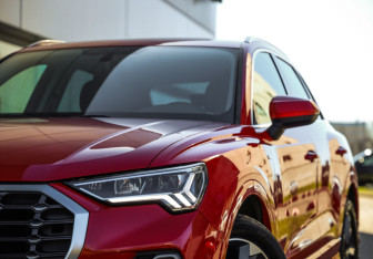 Подержанный автомобиль Audi Q3 2021 года (2 фото)