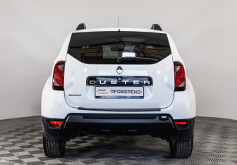 Подержанный автомобиль Renault Duster 2017 года (6 фото)