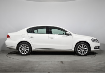 Подержанный автомобиль Volkswagen Passat Sedan 2012 года (4 фото)