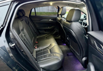 Подержанный автомобиль Hongqi H5 2022 года (17 фото)