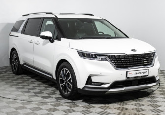 Подержанный автомобиль Kia Carnival 2021 года (3 фото)
