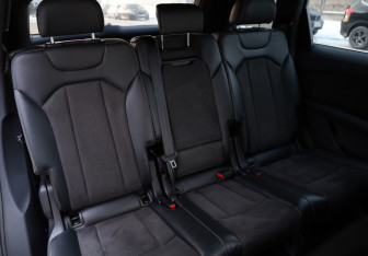 Подержанный автомобиль Audi Q7 2019 года (28 фото)