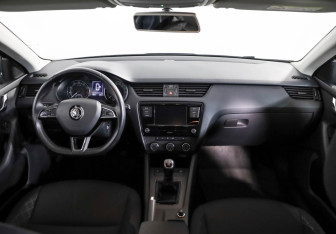 Подержанный автомобиль Skoda Octavia Liftback 2019 года (9 фото)