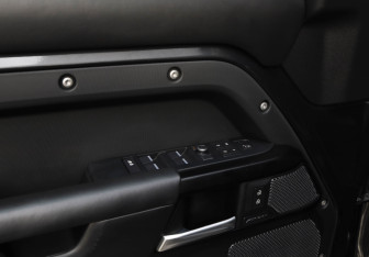 Подержанный автомобиль Land Rover Defender Suv 2020 года (16 фото)