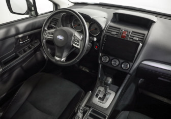 Подержанный автомобиль Subaru XV 2013 года (8 фото)