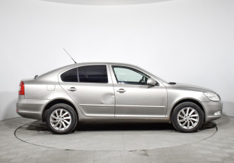 Подержанный автомобиль Skoda Octavia Liftback 2009 года (4 фото)