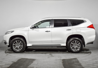 Подержанный автомобиль Mitsubishi Pajero Sport 2019 года (8 фото)