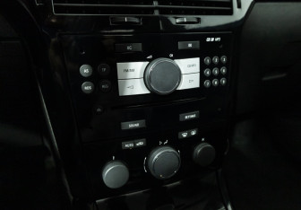 Подержанный автомобиль Opel Astra Hatchback 2010 года (17 фото)
