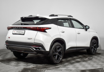 Подержанный автомобиль Omoda C5 2023 года (5 фото)