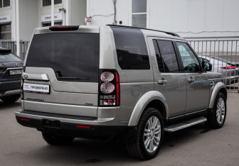 Подержанный автомобиль Land Rover Discovery 2013 года (7 фото)