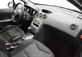 Подержанный автомобиль Peugeot 308 Hatchback 2010 года (12 фото)