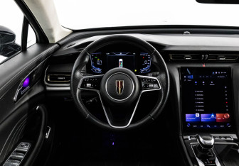 Подержанный автомобиль Hongqi H5 2024 года (13 фото)