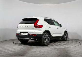 Подержанный автомобиль Volvo XC40 2018 года (5 фото)