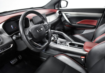 Подержанный автомобиль Geely Coolray 2021 года (9 фото)