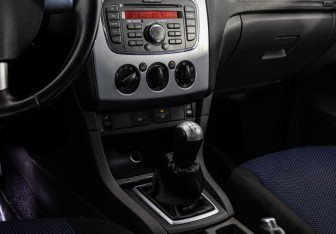 Подержанный автомобиль Ford Focus Sedan 2007 года (12 фото)