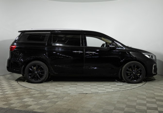 Подержанный автомобиль Kia Carnival 2019 года (4 фото)