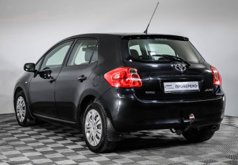 Подержанный автомобиль Toyota Auris Hatchback 2007 года (7 фото)
