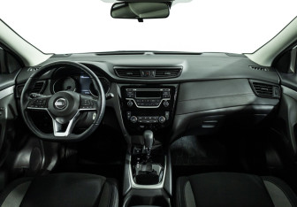 Подержанный автомобиль Nissan Qashqai 2021 года (13 фото)