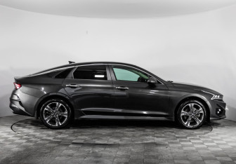 Подержанный автомобиль Kia K5 2021 года (6 фото)