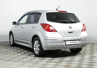 Подержанный автомобиль Nissan Tiida Hatchback 2010 года (7 фото)