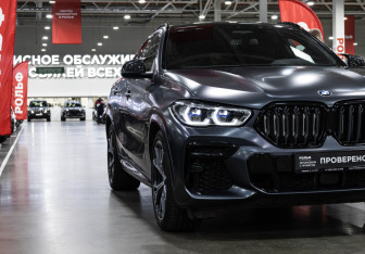 Подержанный автомобиль BMW X6 2022 года (4 фото)