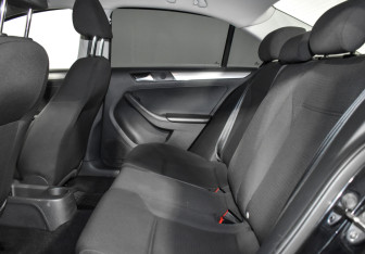 Подержанный автомобиль Volkswagen Jetta Sedan 2015 года (13 фото)