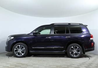 Подержанный автомобиль Toyota Land Cruiser Suv 2019 года (9 фото)