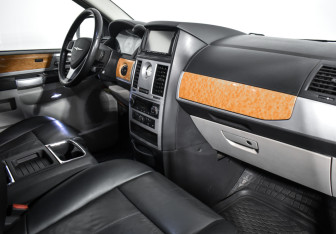 Подержанный автомобиль Chrysler Voyager 2008 года (15 фото)